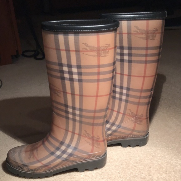 BURBERRY rain boots in excellent condition - Picture 4 of 17